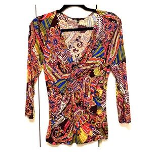 Cable & Gauge V-Neck Multi Color Top